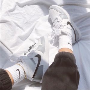 ⚡️Custom Air Jordan 1 Mids⚡️